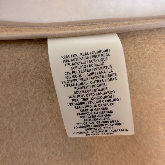 NWOT ELIE TAHARI tan wool poncho with real kangaroo fur pockets - Picture 8 of 8